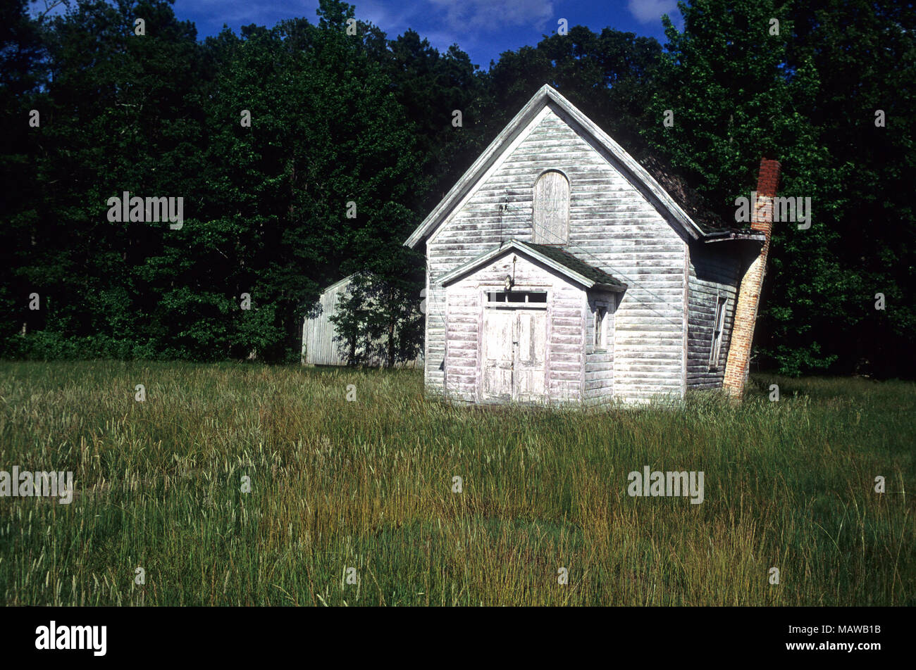 Una chiesa abbandonata lungo una strada in Maryland, Stati Uniti d'America Foto Stock