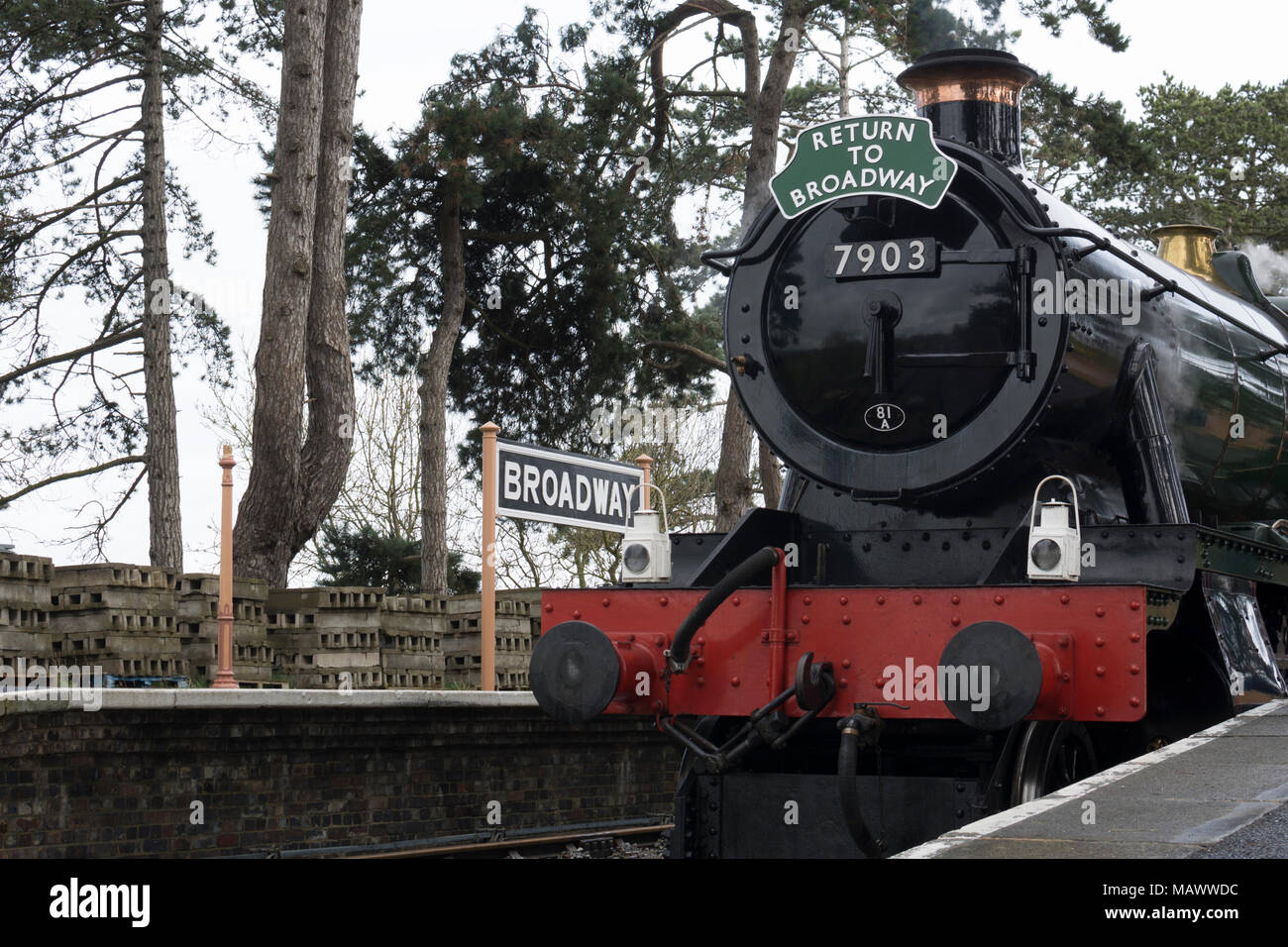 GWR Hall Classe 'Foremarke Hall' locomotiva a vapore a Broadway station, Gloucestershire e Warwickshire Steam Railway, REGNO UNITO Foto Stock