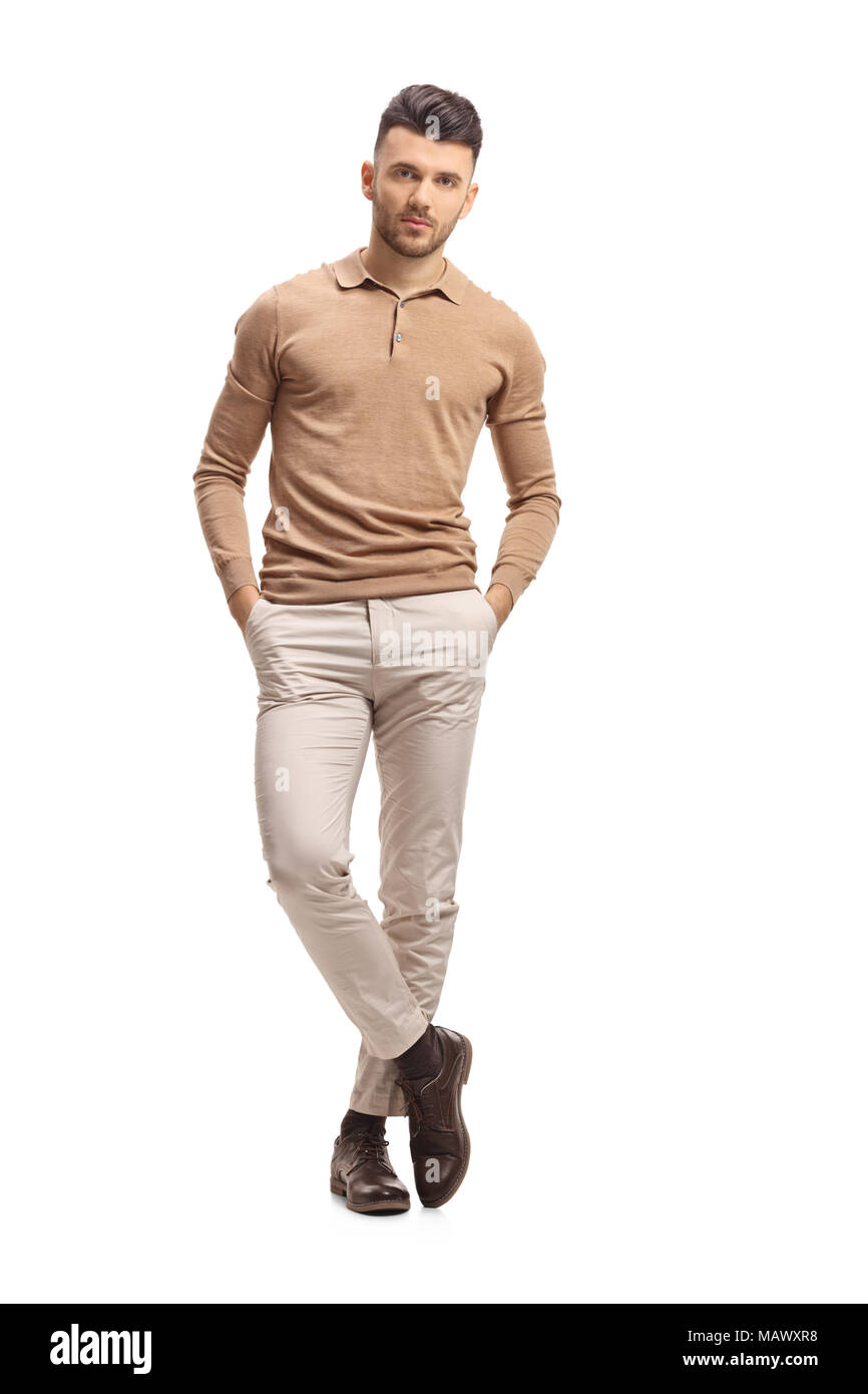 A piena lunghezza Ritratto di un giovane uomo che pongono isolati su sfondo bianco Foto Stock