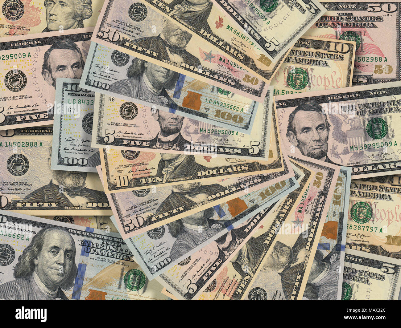 Fan di american Dollar Bills denaro delle varie monete in stretta fino a sfondo della pila di fatture del dollaro Foto Stock
