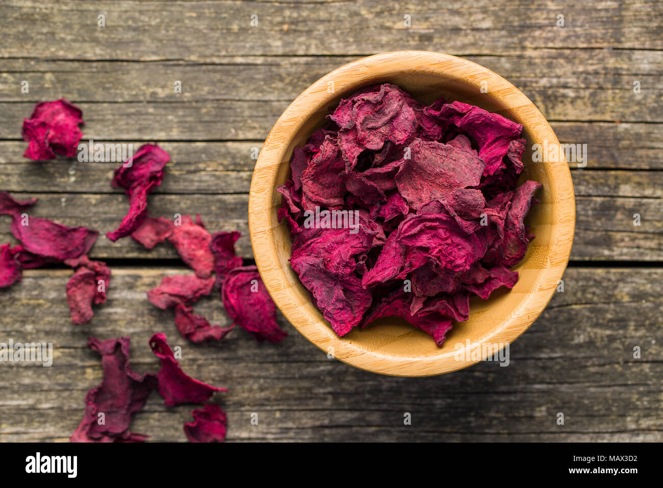 Barbabietola essiccata chip nel recipiente. Foto Stock Barbabietola essiccata chip nel recipiente. Foto Stock