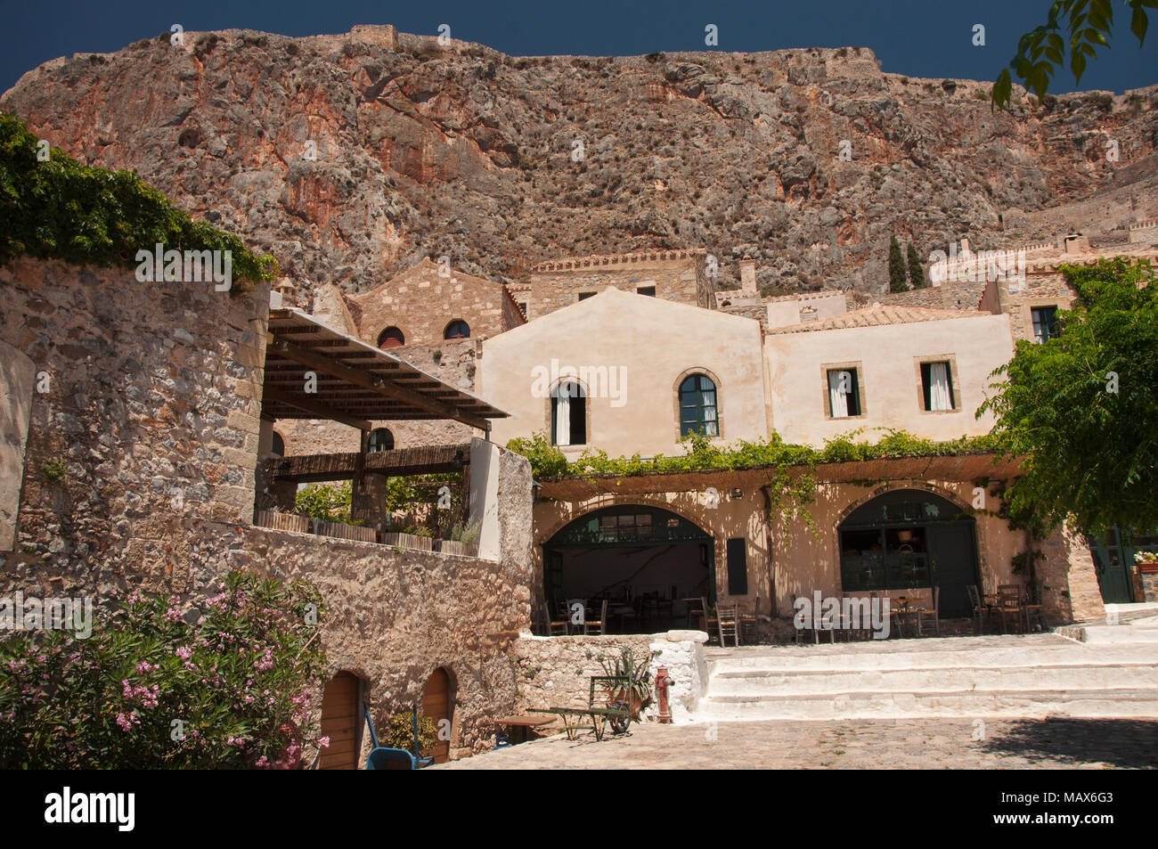 Piccolo altopiano a 'nascosti' città di Monemvasia al Peloponneso in Grecia Foto Stock