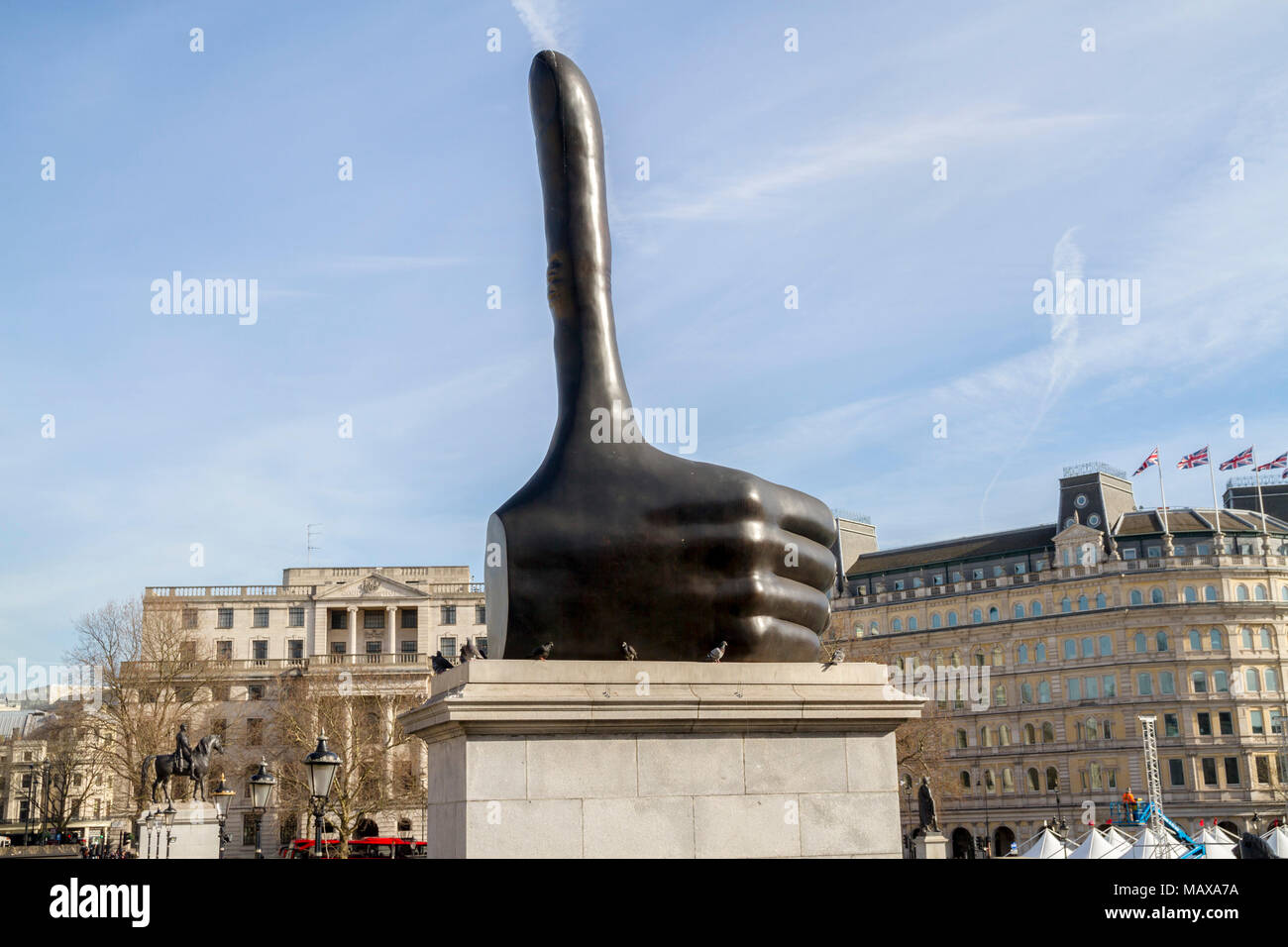 Pollice su arte contemporanea scultura, il quarto plinto, Trafalgar Square, Central London REGNO UNITO Foto Stock