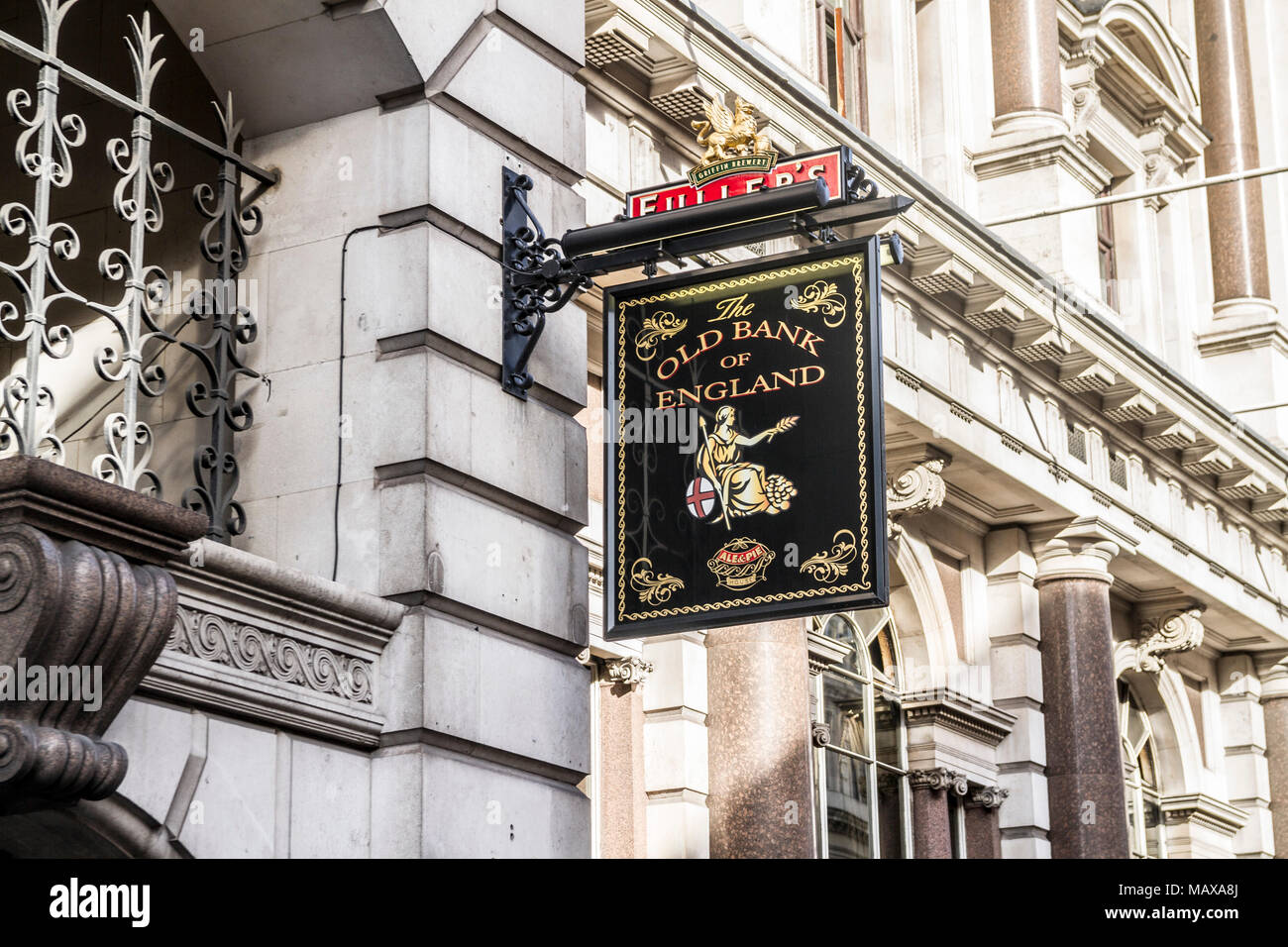 La vecchia banca di Inghilterra pub di Fleet Street, sul sito dell'ex Tribunali filiale della Banca di Inghilterra, London REGNO UNITO Foto Stock