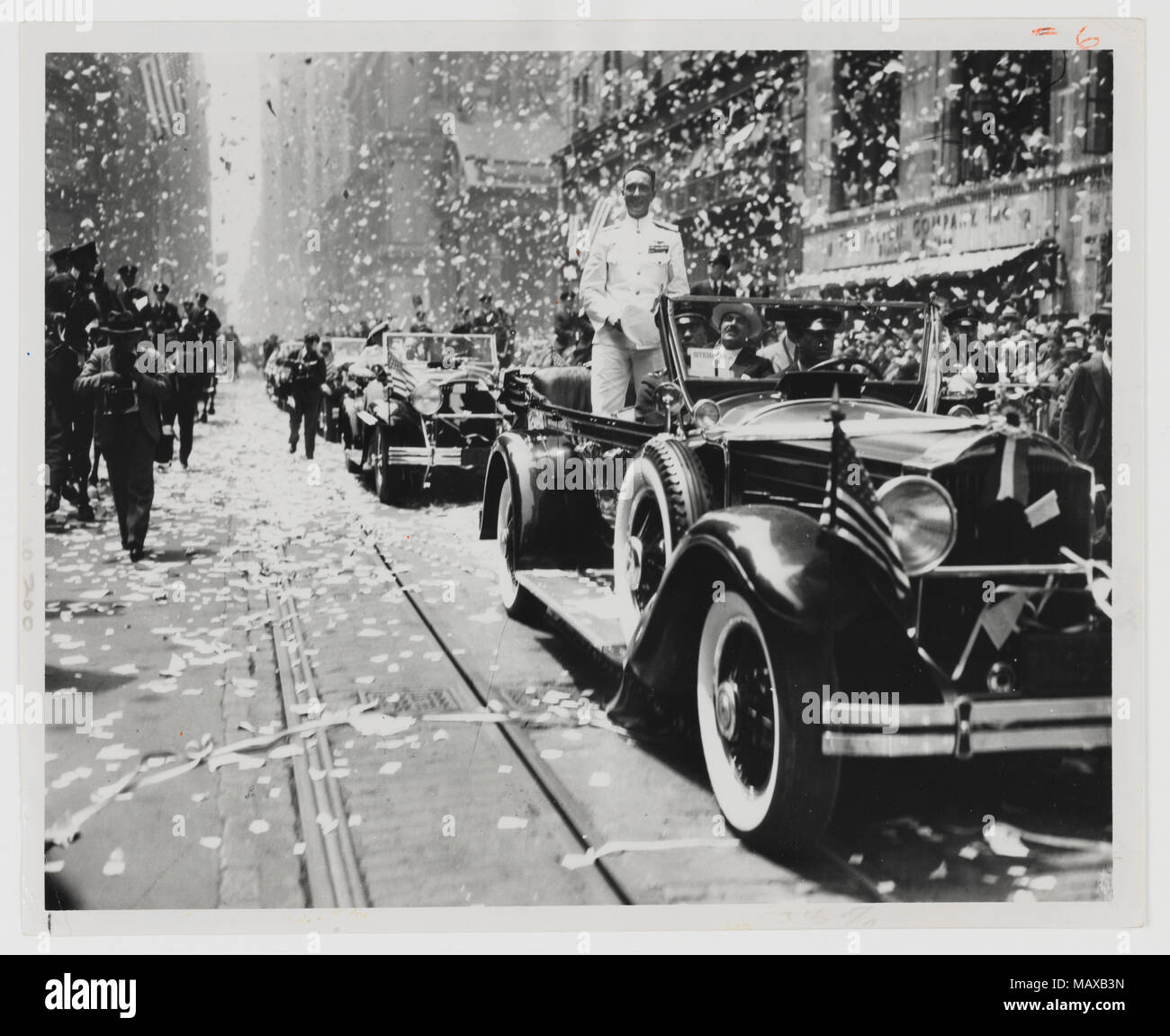 Ticker tape Parade per Admiral Richard E. Byrd tornando dall'Antartide, New York City, 1930 Foto Stock