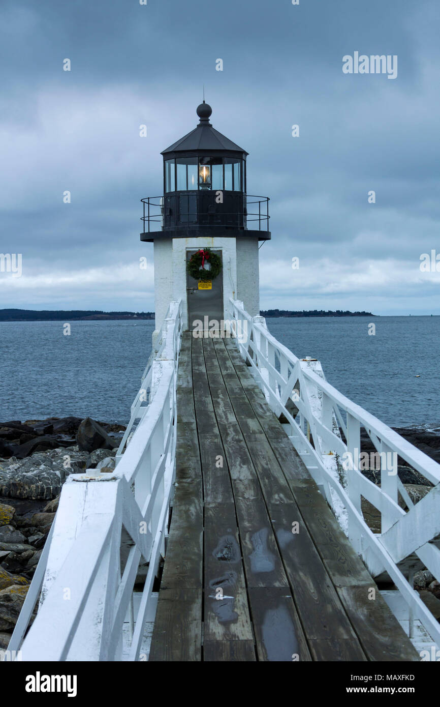 Dove Forrest Gump di eseguire in tutta l'America si è conclusa - Marshall Point Lighthouse vicino a Port Clyde, Maine, Stati Uniti d'America, in un giorno nuvoloso con assenza di turisti in giro Foto Stock