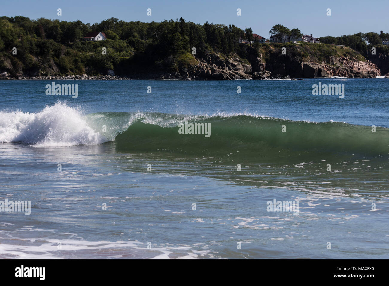 Onde che si infrangono, Ingonish Beach, Nova Scotia Canada Foto Stock