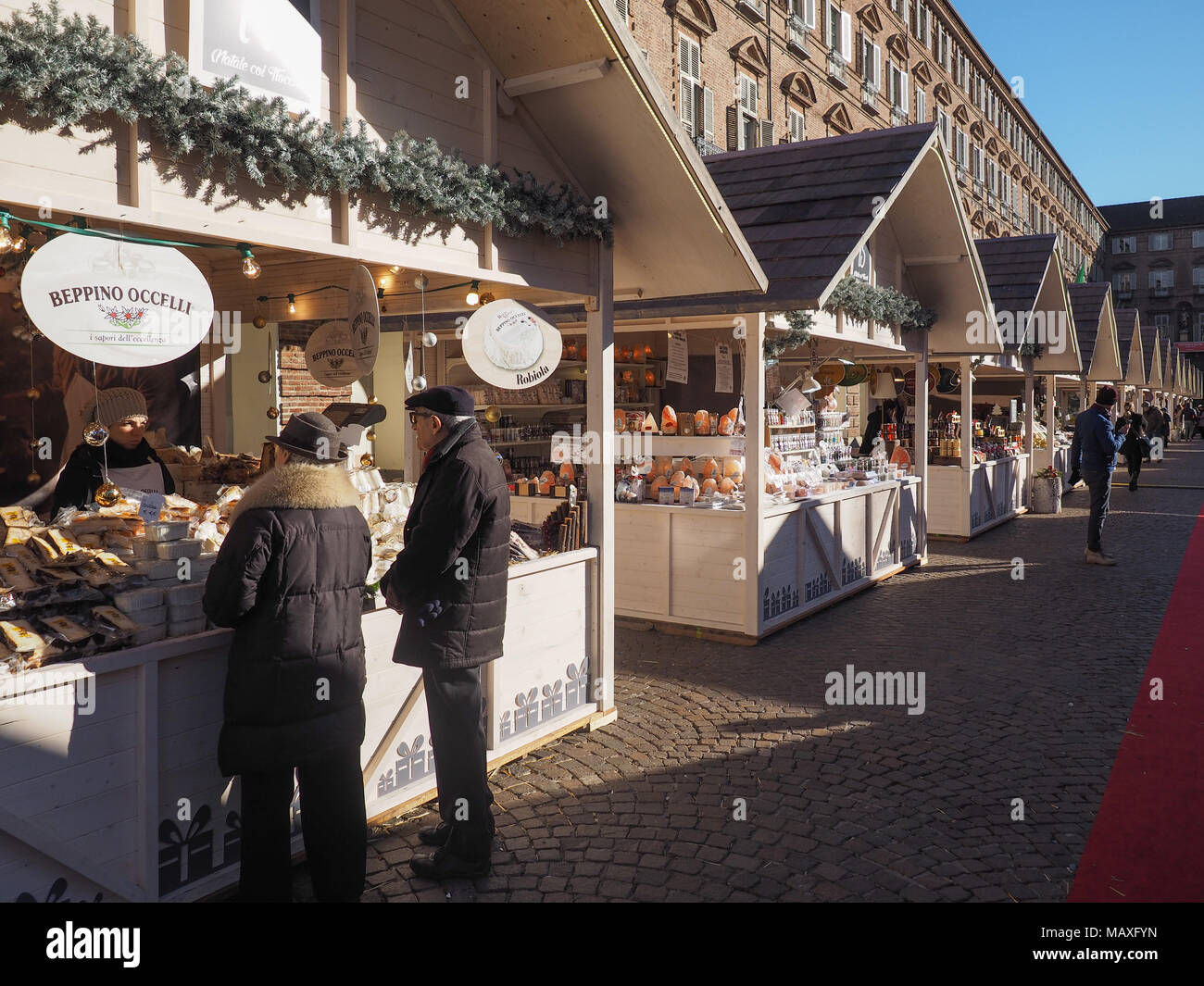 Torino, Italia - circa gennaio 2018: Mercatino di Natale in Piazza Castello Foto Stock