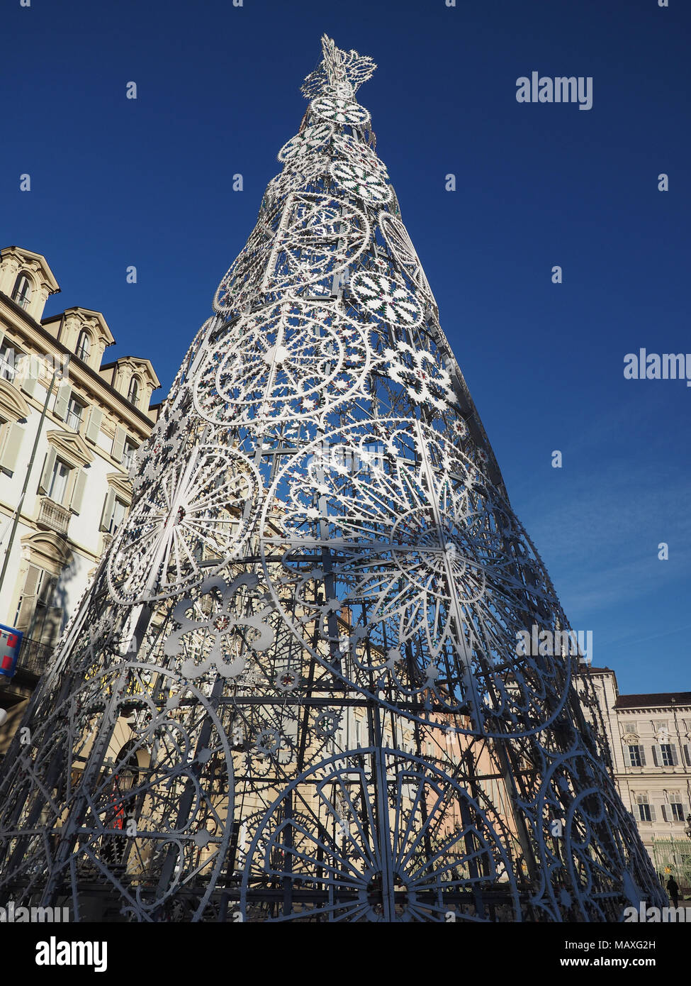 Torino, Italia - circa gennaio 2018: albero di Natale in Piazza Castello Foto Stock