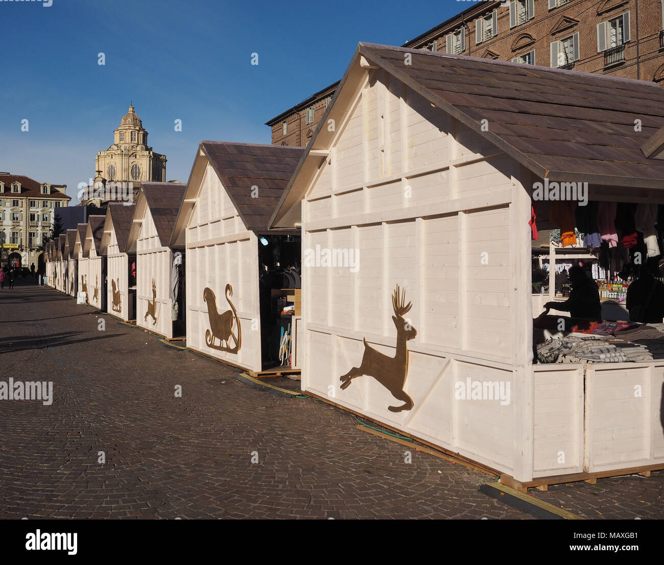 Torino, Italia - circa gennaio 2018: Mercatino di Natale in Piazza Castello Foto Stock