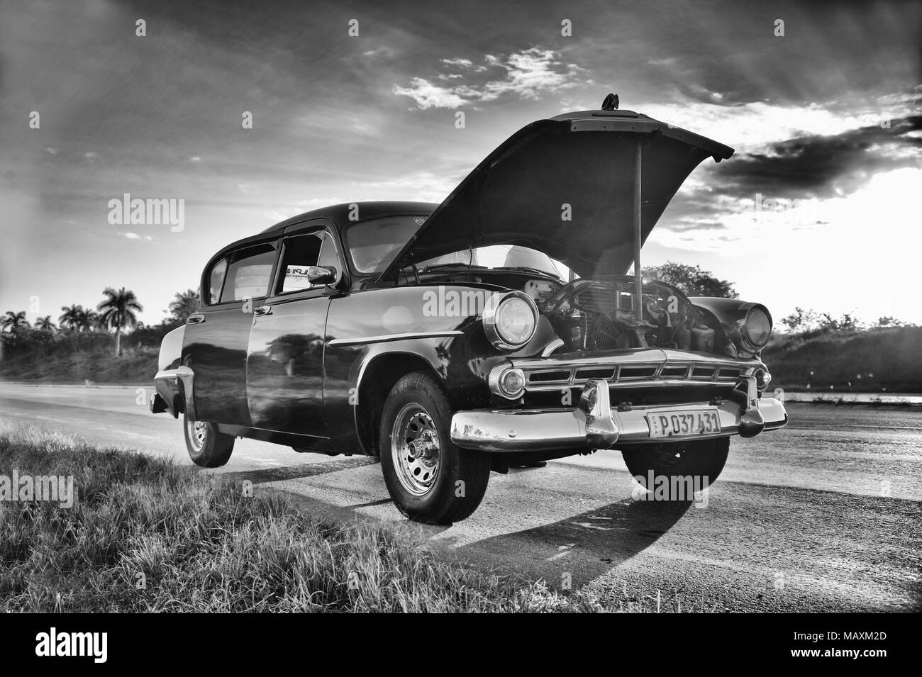 Immagine in bianco e nero della vecchia auto a l'Avana, Cuba Foto Stock