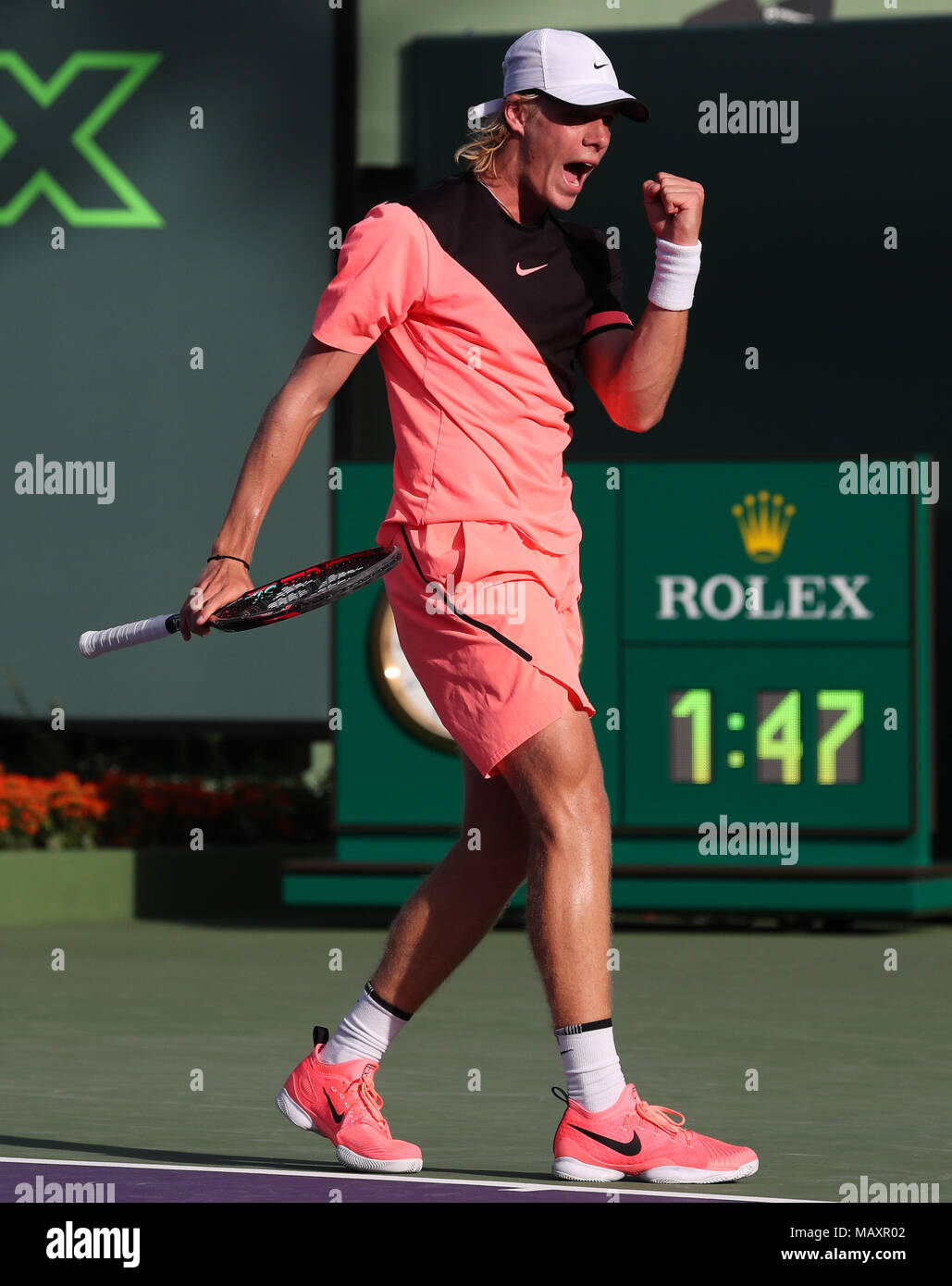 Key Biscayne, Florida, Stati Uniti d'America. 27 Mar, 2018. Denis Shapovalov del Canada celebra un punto vincente contro Borna Coric di Croazia durante un quarto round della partita del 2018 Miami Open presentato da Itau professional tennis tournament, giocato al Crandon Park Tennis Center di Key Biscayne, Florida, Stati Uniti d'America. Mario Houben/CSM/Alamy Live News Foto Stock