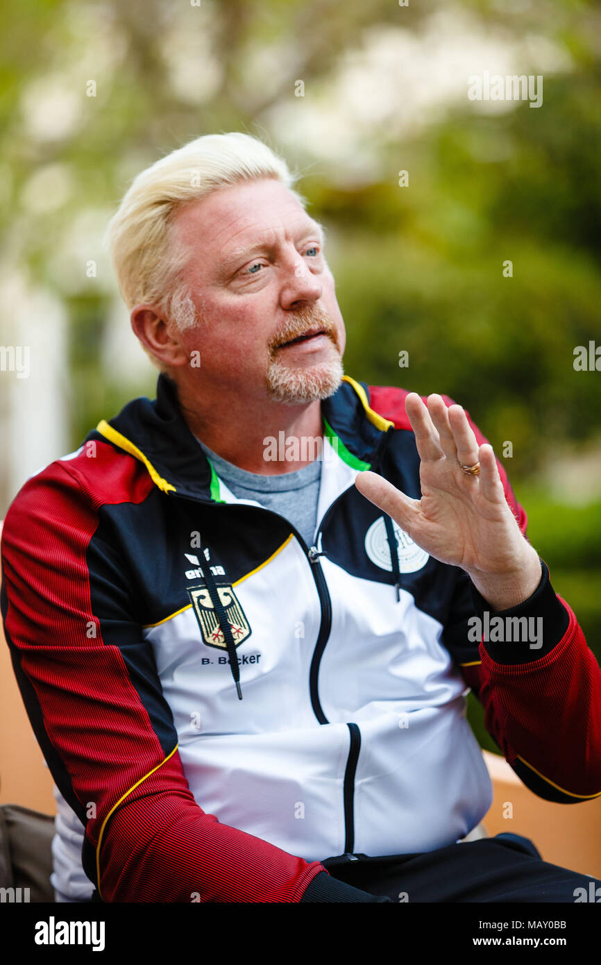 Valencia, Spagna. Il 4 aprile, 2018. Le Germanie la testa di tennis maschile, Boris Becker, parla alla stampa prima che la Coppa Davis Quarterfinal match tra la Spagna e la Germania a la Plaza de Torros. Credito: Frank Molter/Alamy Live News Foto Stock