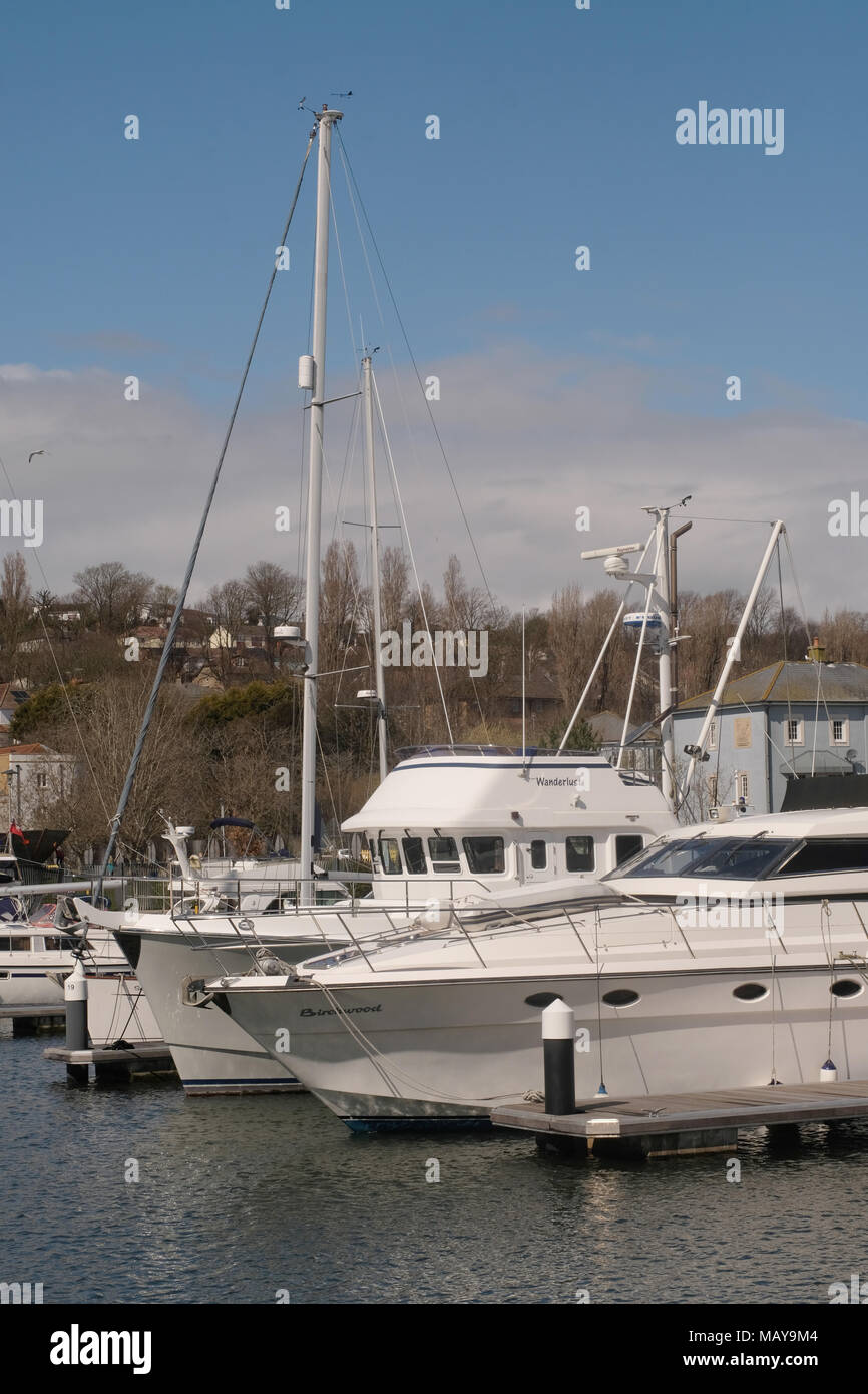 Aprile 2018 - Barche e Yachts su Portishead Marina vicino a Bristol. Foto Stock