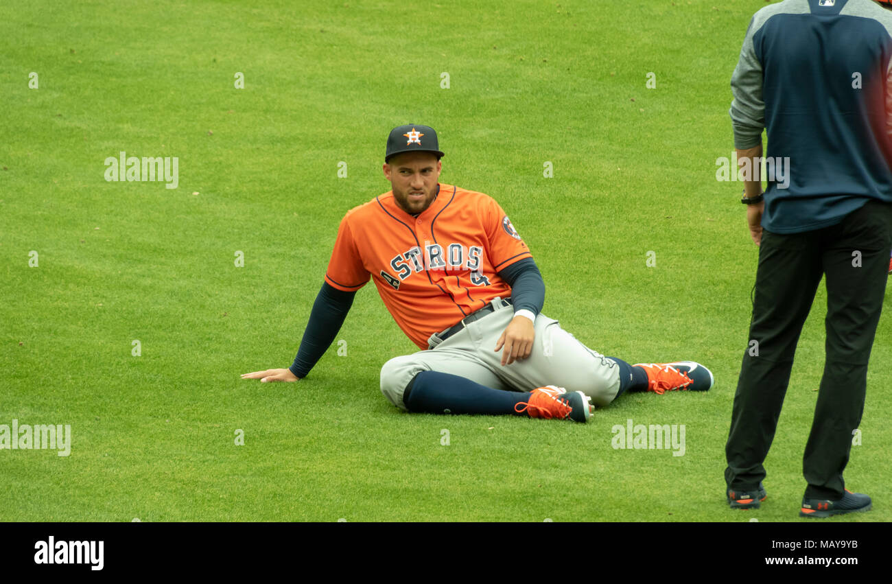 Houston Astros outfielder George Springer stretching prima del gioco quattro del season opener contro il Texas Rangers. Astros ha vinto la serie 3-1. Foto Stock