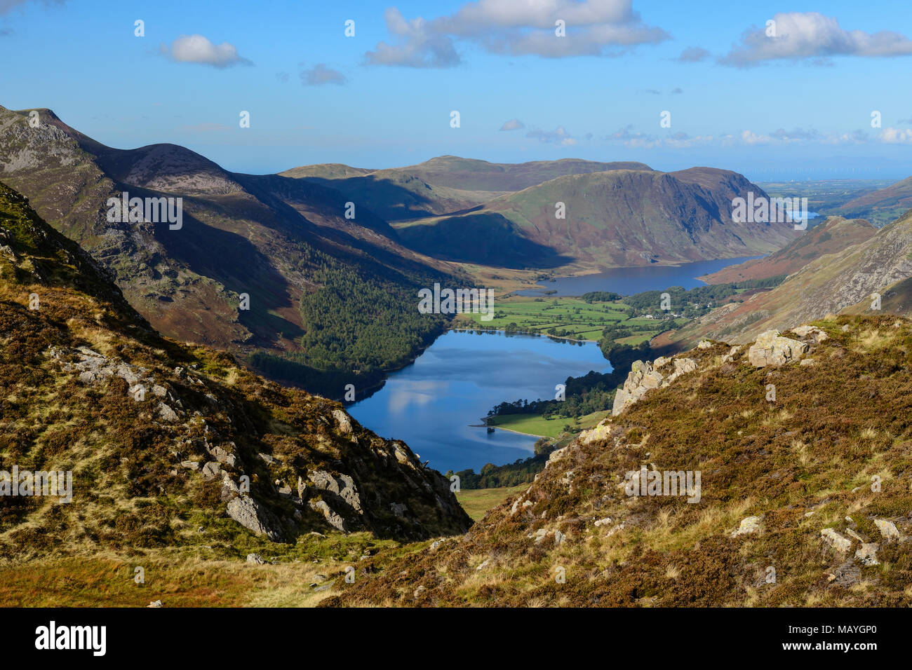 Vista su Buttermere e Crummock acqua da Fleetwith luccio nel Parco nazionale del Lake District in Cumbria, Inghilterra Foto Stock