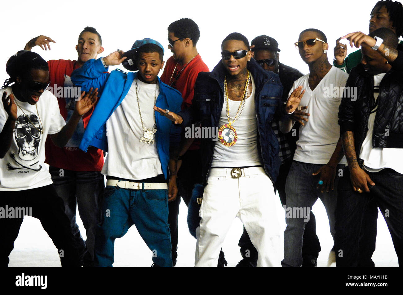 Il rapper modo Deandre aka Soulja Boy con Lil B a base di Dio, arabo, Quincy marrone, Khleo Thomas, cappa di Big Boss e premere Audio sul set per Soulja Boy Dillo ad 'Em "Pretty Boy Swag' musica video su Febbraio 11, 2010 a Los Angeles, California. Foto Stock