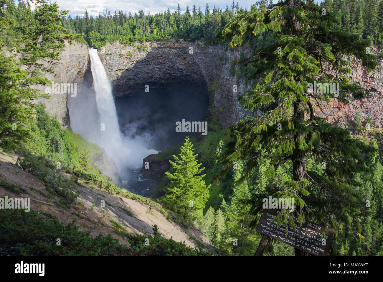 Helmcken cade nel Grey Parco Provinciale vicino a Clearwater, British Columbia, Canada Helmcken Falls è un 141 m cascata sul fiume Murtle. Foto Stock