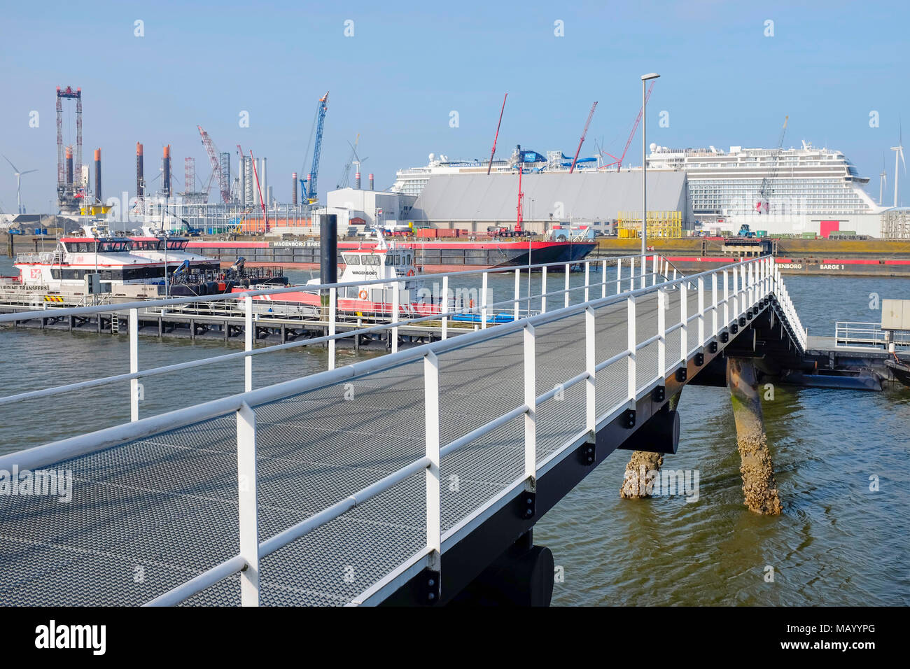Bliss norvegese nave da crociera la ricezione finale opere costruttive nel porto di Eemshaven, Paesi Bassi. Foto Stock