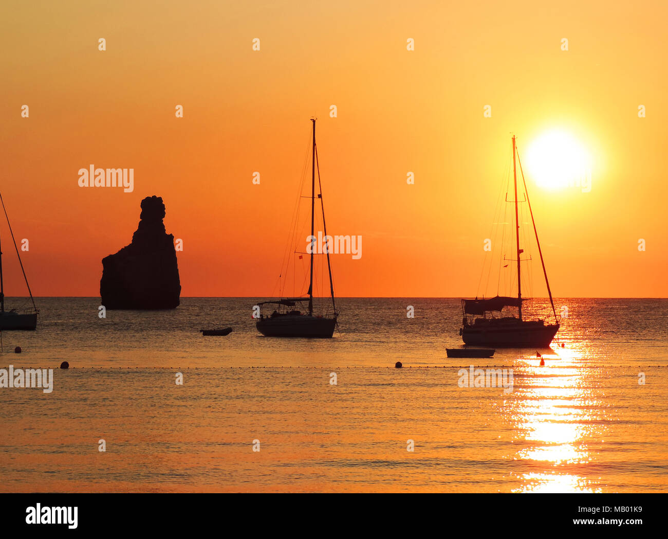 Tramonto Di Scena A Spiaggia Benirras Isola Di Ibiza