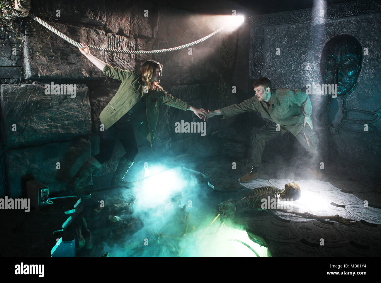 "Tomb Raider fuga', il primo al mondo Camera Escape utilizzando i set cinematografici, apre le sue porte grand in Spitalfields, Londra. La spettacolare 1.500 piedi quadrati, multi-piano esperienza sfide fan per affrontare antichi enigmi, ostacoli fisici e di interagire con la corrente di set dei film e oltre 50 puntelli dalla pellicola. Essa si apre al pubblico per un periodo di tempo limitato da questo venerdì in Spitalfields, Londra. Tomb Raider è rilasciata nel Regno Unito cinema il 15 marzo. Dove: Londra, Regno Unito quando: 04 Mar 2018 Credit: Joe Pepler/PinPep/WENN.com Foto Stock