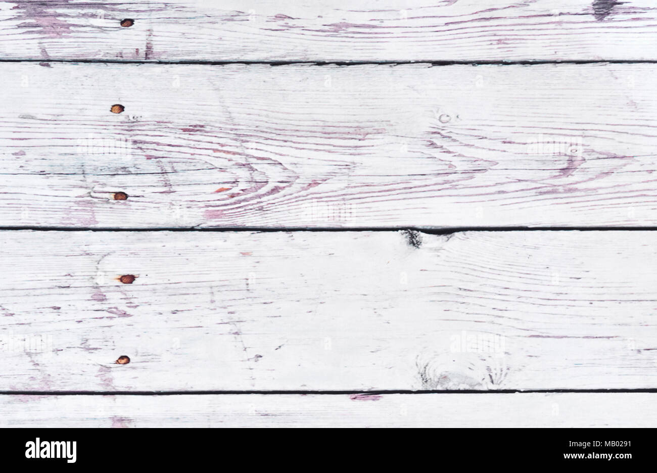 Doghe in legno sfondo, tavolo bianco o bianco tavole con copia spazio. Sfondo di legno. Foto Stock