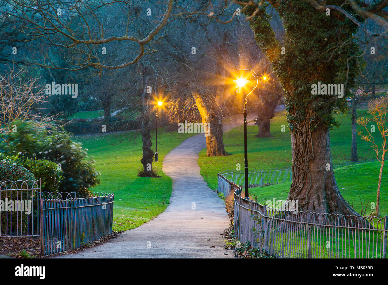 Sera d'inverno in Queen's Park. Foto Stock
