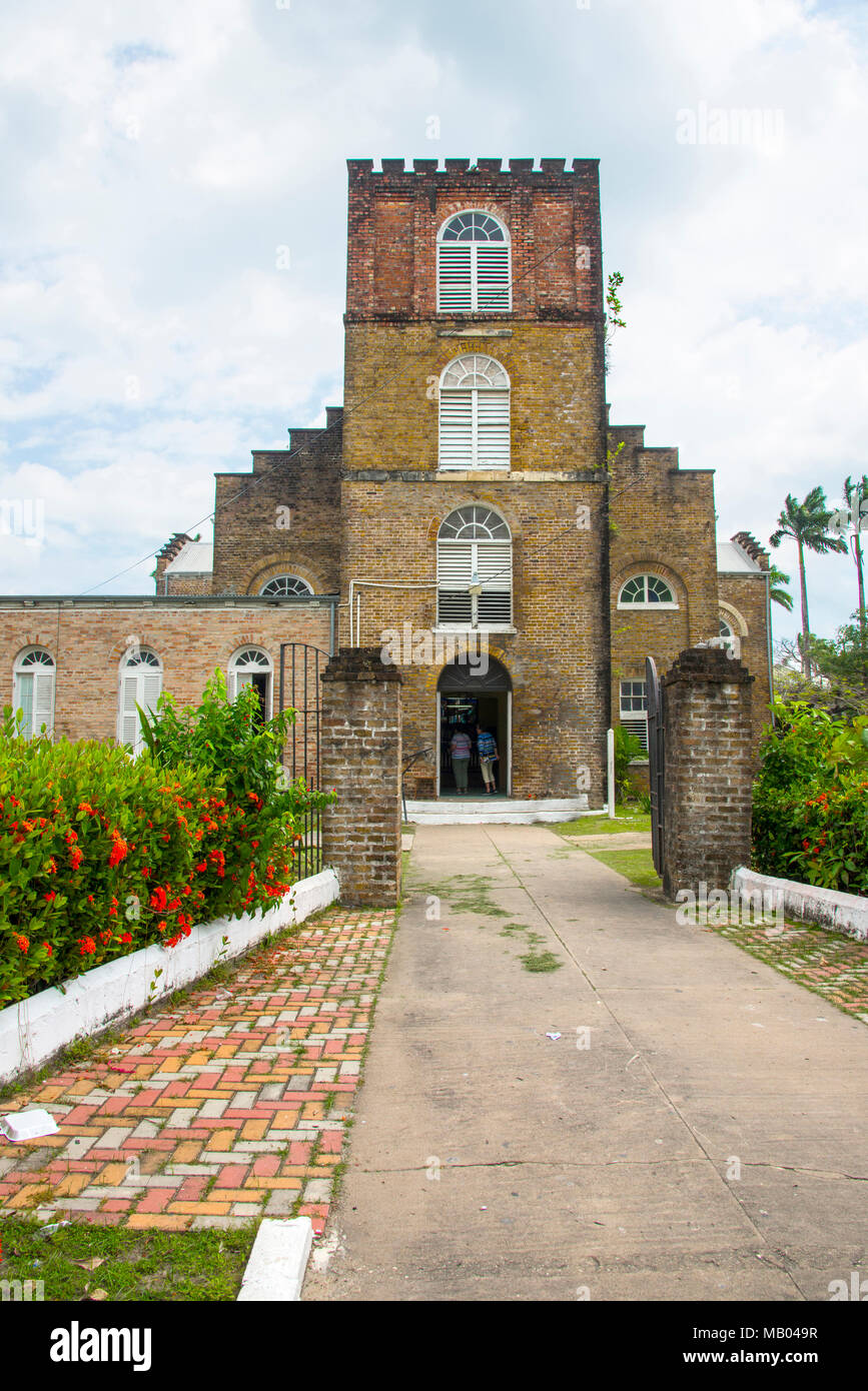 St Johns cattedrale chiesa cattolica presso la destinazione di crociera Belize in America centrale è una popolare meta sulla parte occidentale dei Caraibi la nave di crociera e tour Foto Stock