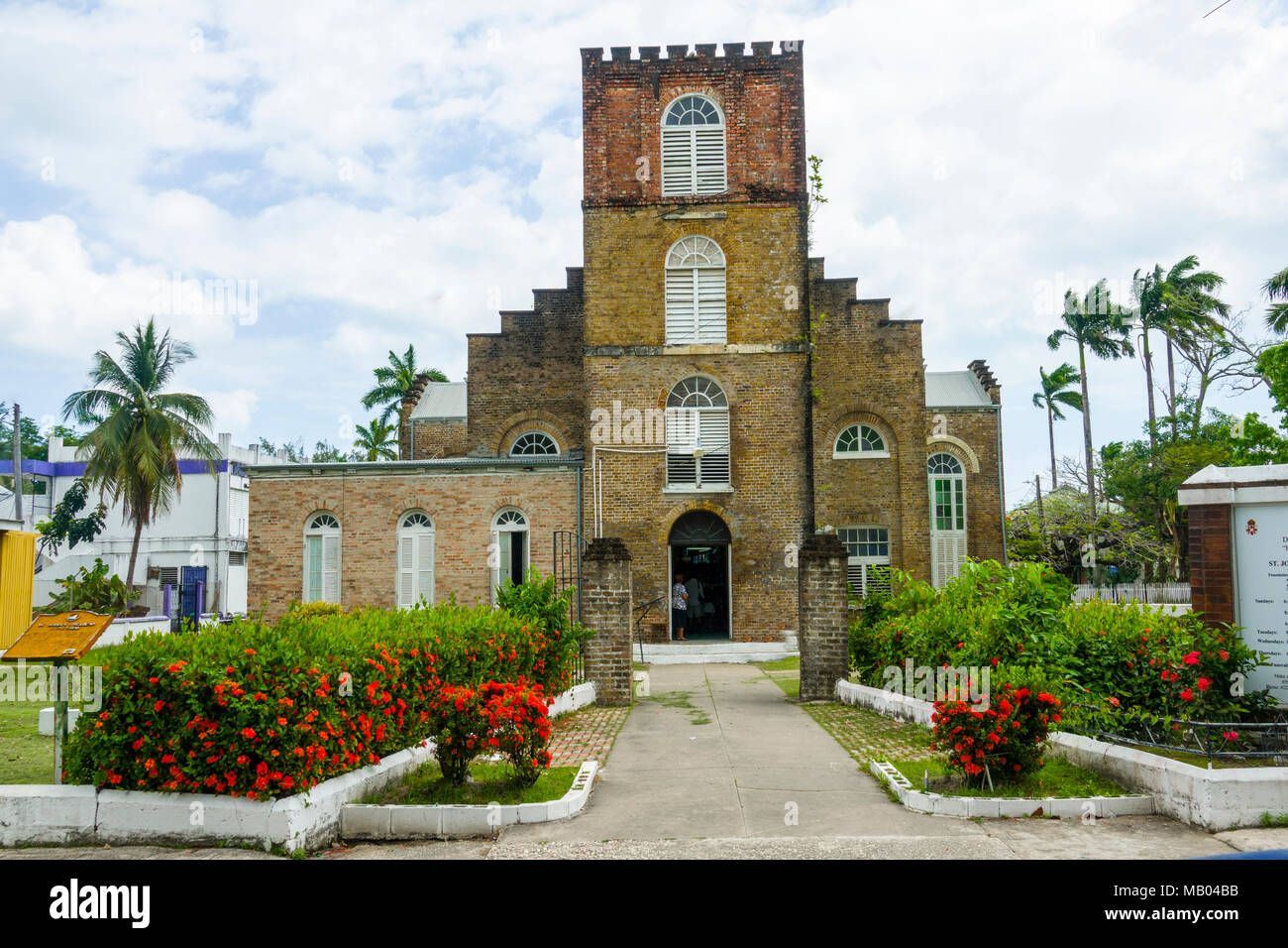 St Johns cattedrale chiesa cattolica presso la destinazione di crociera Belize in America centrale è una popolare meta sulla parte occidentale dei Caraibi la nave di crociera e tour Foto Stock