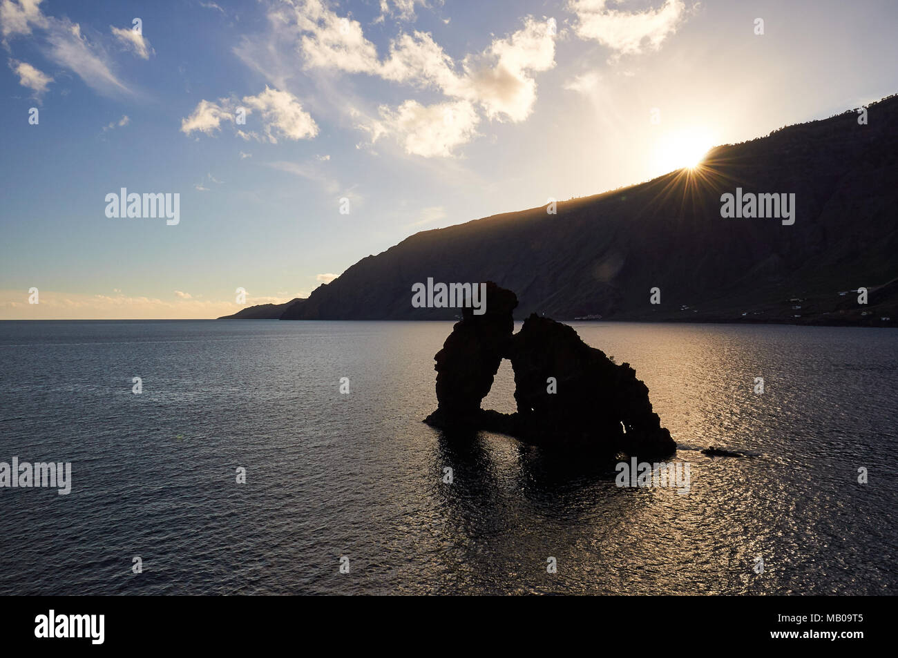Vista al tramonto di Roque de Bonanza isolotto di El Hierro, Isole Canarie, Spagna Foto Stock