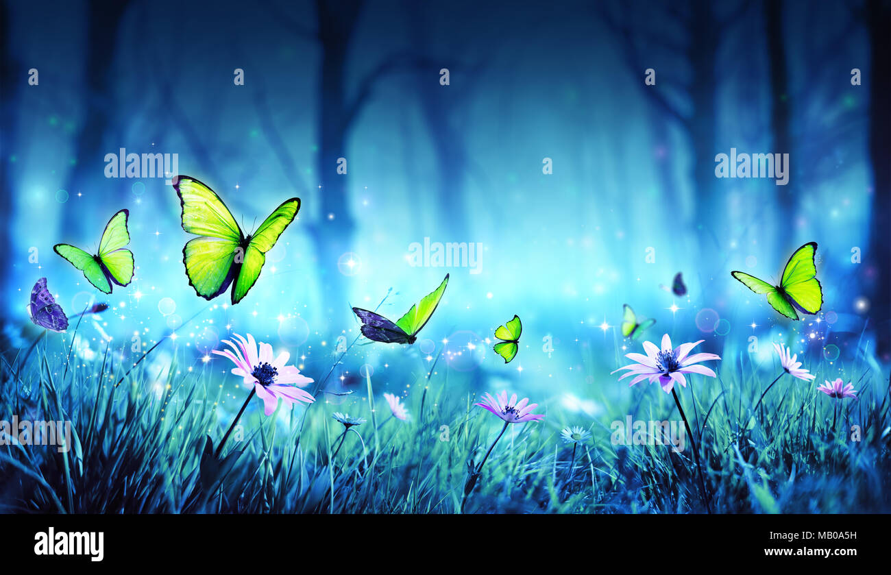 Fairy farfalle in Mystic Forest Foto Stock