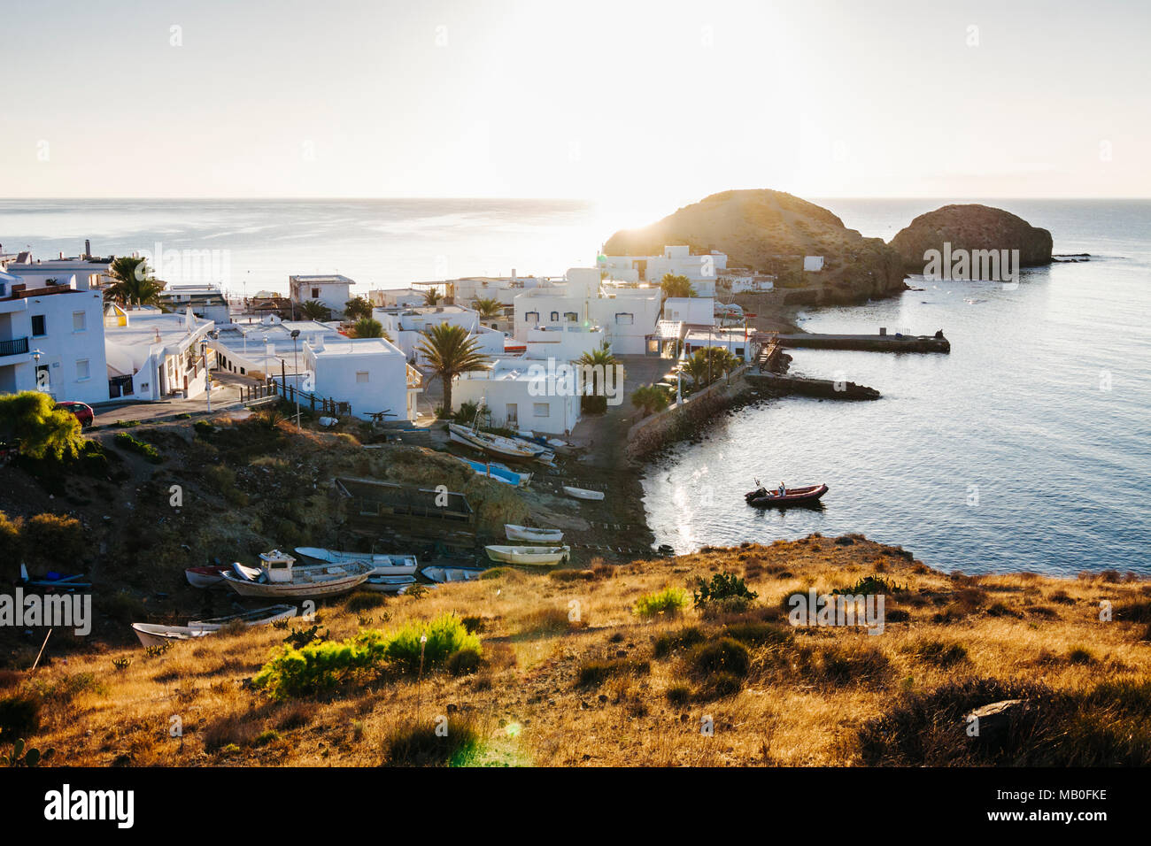 Isleta del Moro, Cabo de Gata-Nijar parco naturale, provincia di Almeria, Andalusia, Spagna : alba sopra La Isleta del Moro villaggio di pescatori nel Mediter Foto Stock