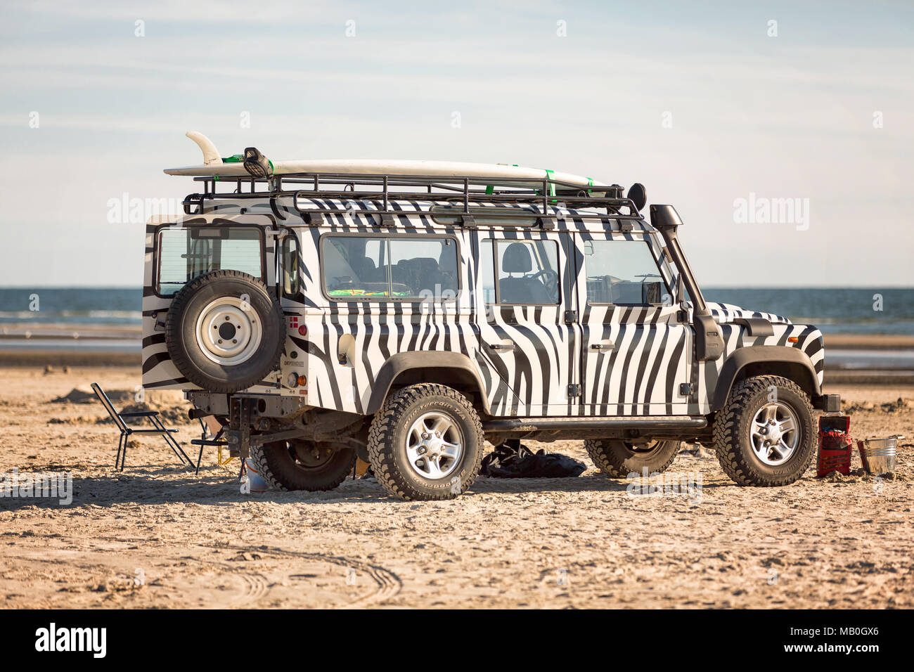 Land Rover presso la spiaggia dell'isola danese Fanoe Foto Stock