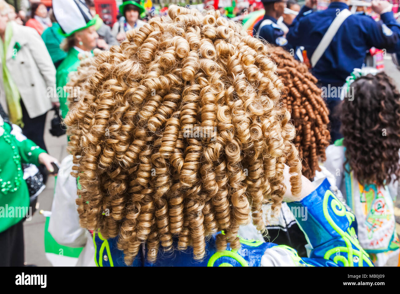 Inghilterra, Londra, Piccadilly, St.Patrick's Day Parade, folk irlandese ballerini Foto Stock