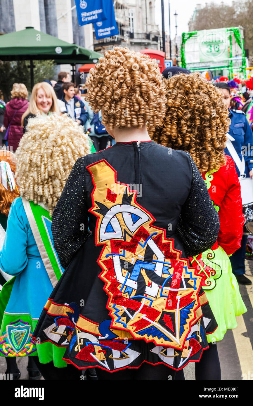 Inghilterra, Londra, Piccadilly, St.Patrick's Day Parade, folk irlandese ballerini Foto Stock