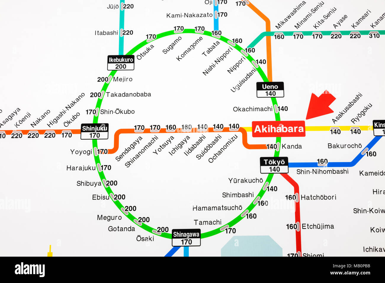 Giappone, Honshu, Tokyo, Akihabara Station, Stazione ferroviaria la mappa di rete mostra i prezzi dei biglietti per varie destinazioni in inglese Foto Stock
