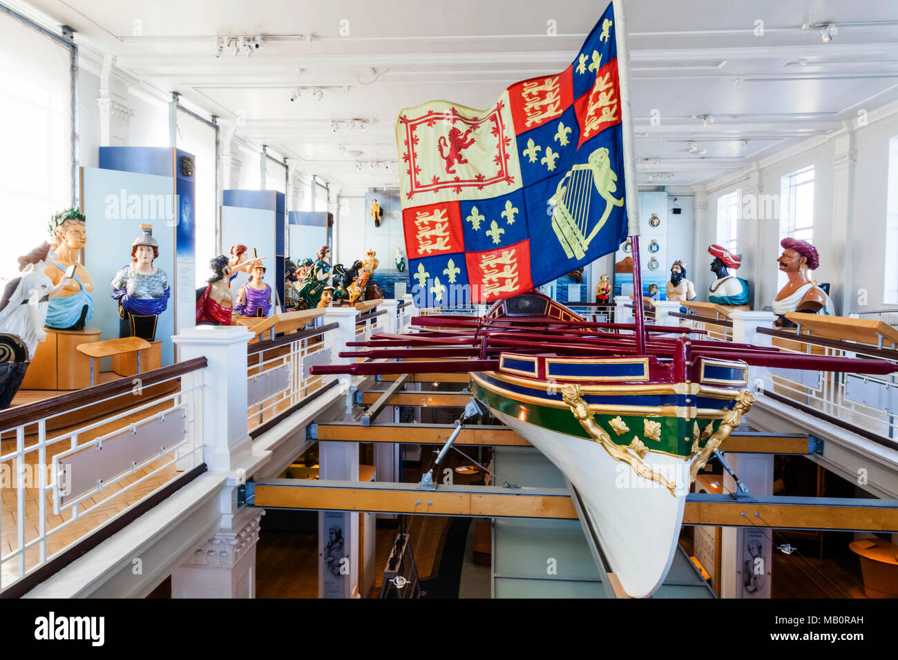 Inghilterra, Hampshire, Portsmouth, Portsmouth Historic Dockyard, il Museo Nazionale, la Royal Navy, membro chiatta di Re Carlo la seconda e delle navi di figura Foto Stock