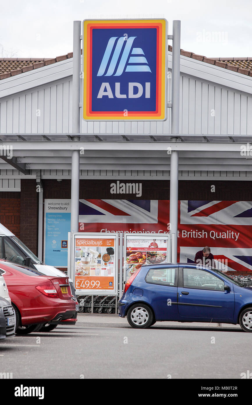 Una delle (20) immagini in questa serie relative alle imprese a Shrewsbury. Visto qui è popolare marchio Aldi a Shrewsbury. Foto Stock