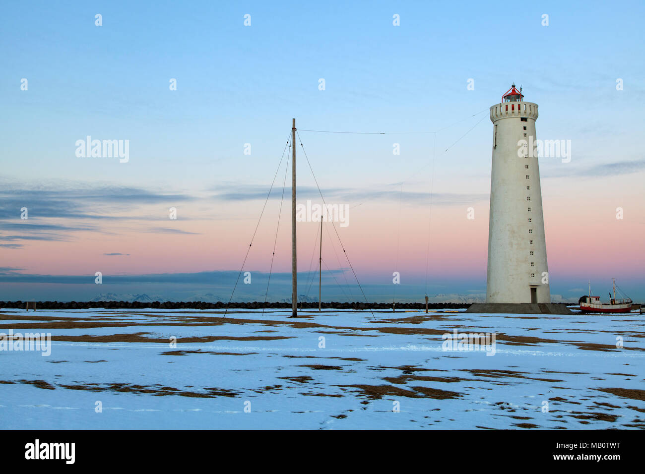 Atmosfera serale, Europa Gardskagi, edificio, isola, costa, paesaggi, faro, light, mare, oggetti, luoghi Reykjanes, Tramonto, Spiaggia, vulcano Foto Stock