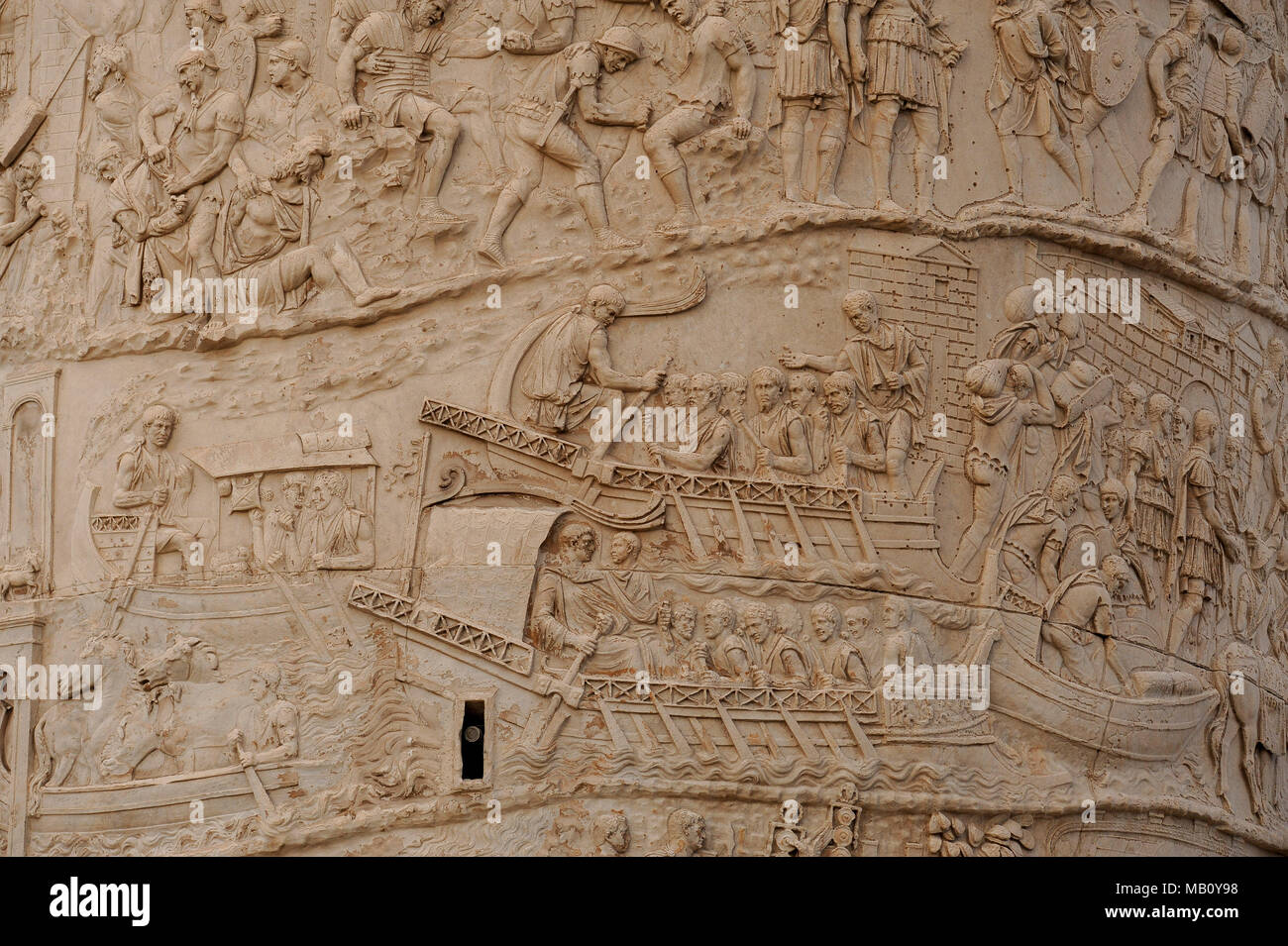 Colonna Traiana (Colonna di Traiano) progettato da Apollodoro di Damasco sul foro di Trojano (Foro di Traiano) nel centro storico di Roma elencati World Heri Foto Stock