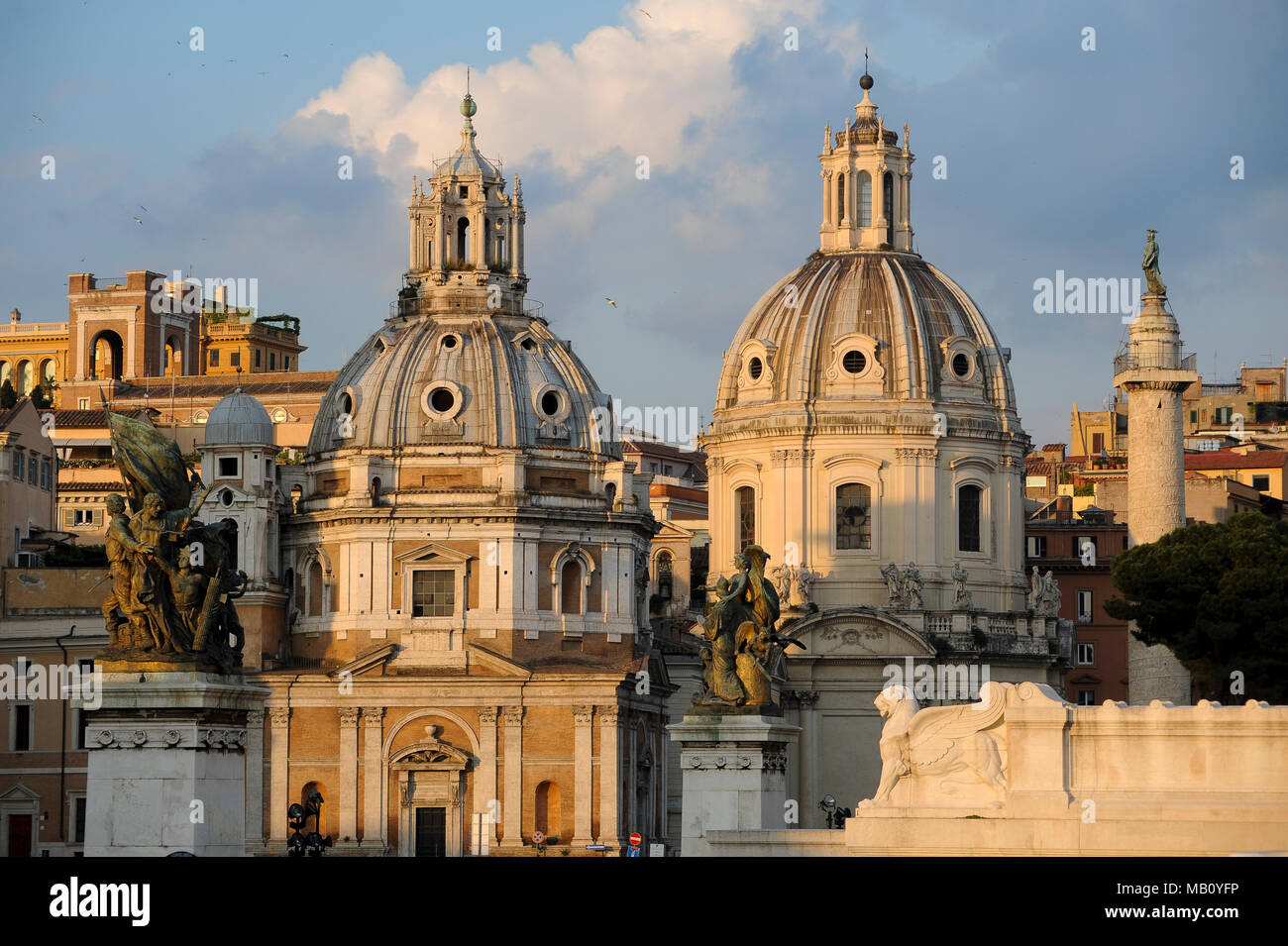 Chiesa del santissimo nome di maria al foro immagini e fotografie stock