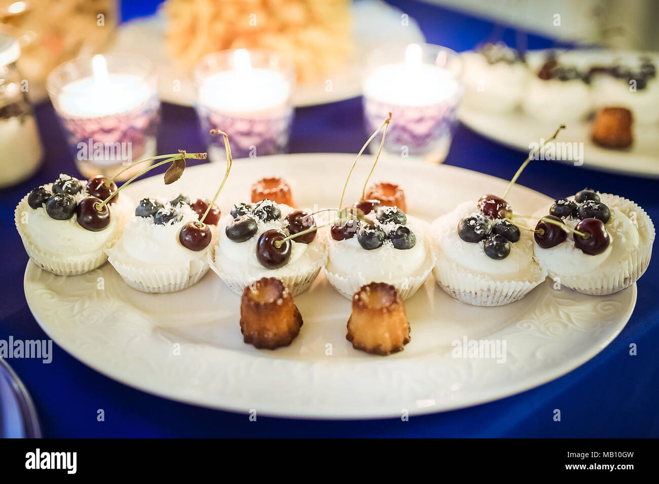 A lume di candela dessert di nozze tabella Foto Stock