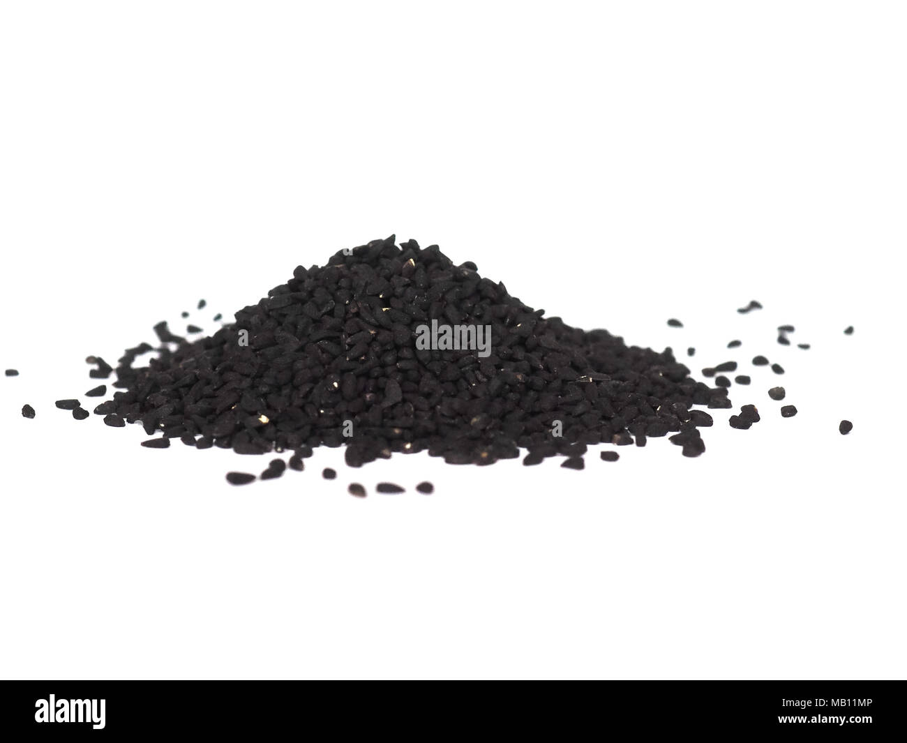 Nigella Sativa (aka Cumino Nero) semi spice su sfondo bianco Foto Stock
