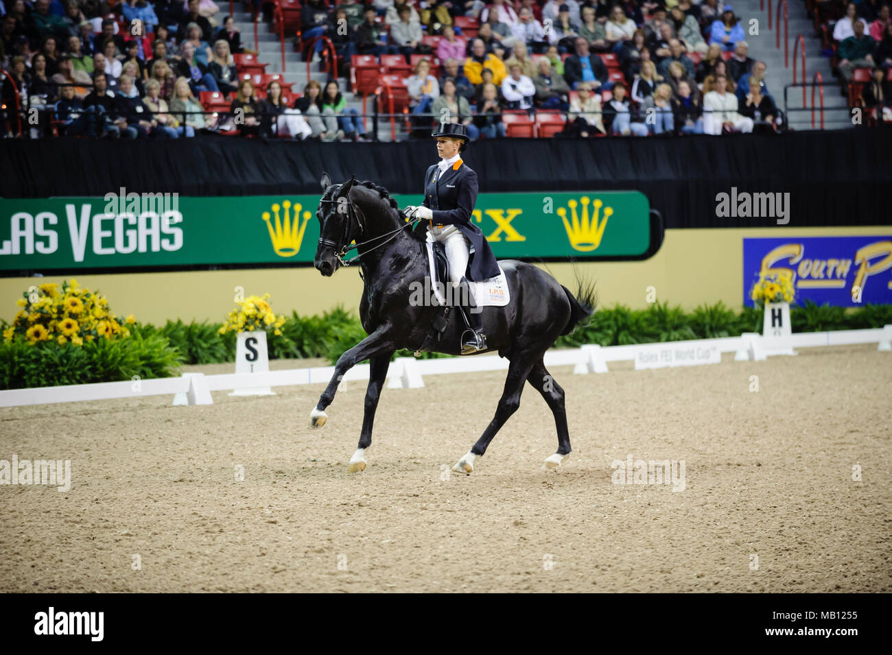 Rolex fase finale della Coppa del Mondo, il Thomas & Mack Center di Las Vegas, Nevada, USA, aprile 2009. Dressage Grand Prix, Anky van Grunsven (NED) riding IPS verniciato nero: Foto di Peter Llewellyn Foto Stock