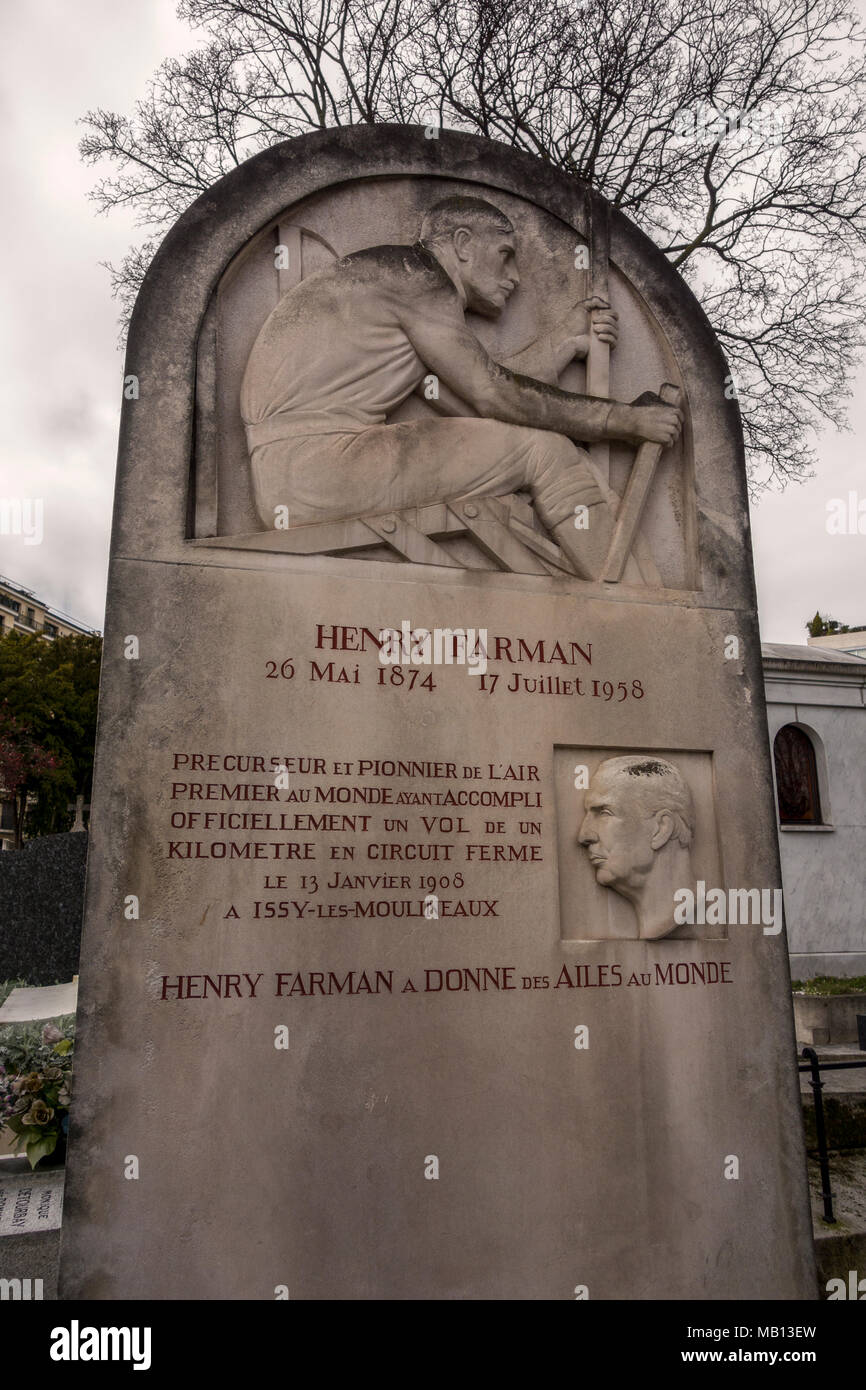 Tomba di Henri Farman (aka Henry Farman), un aviatore anglo-francese, aeromobili, designer e produttore di Cimitero di Passy, Parigi, Francia Foto Stock