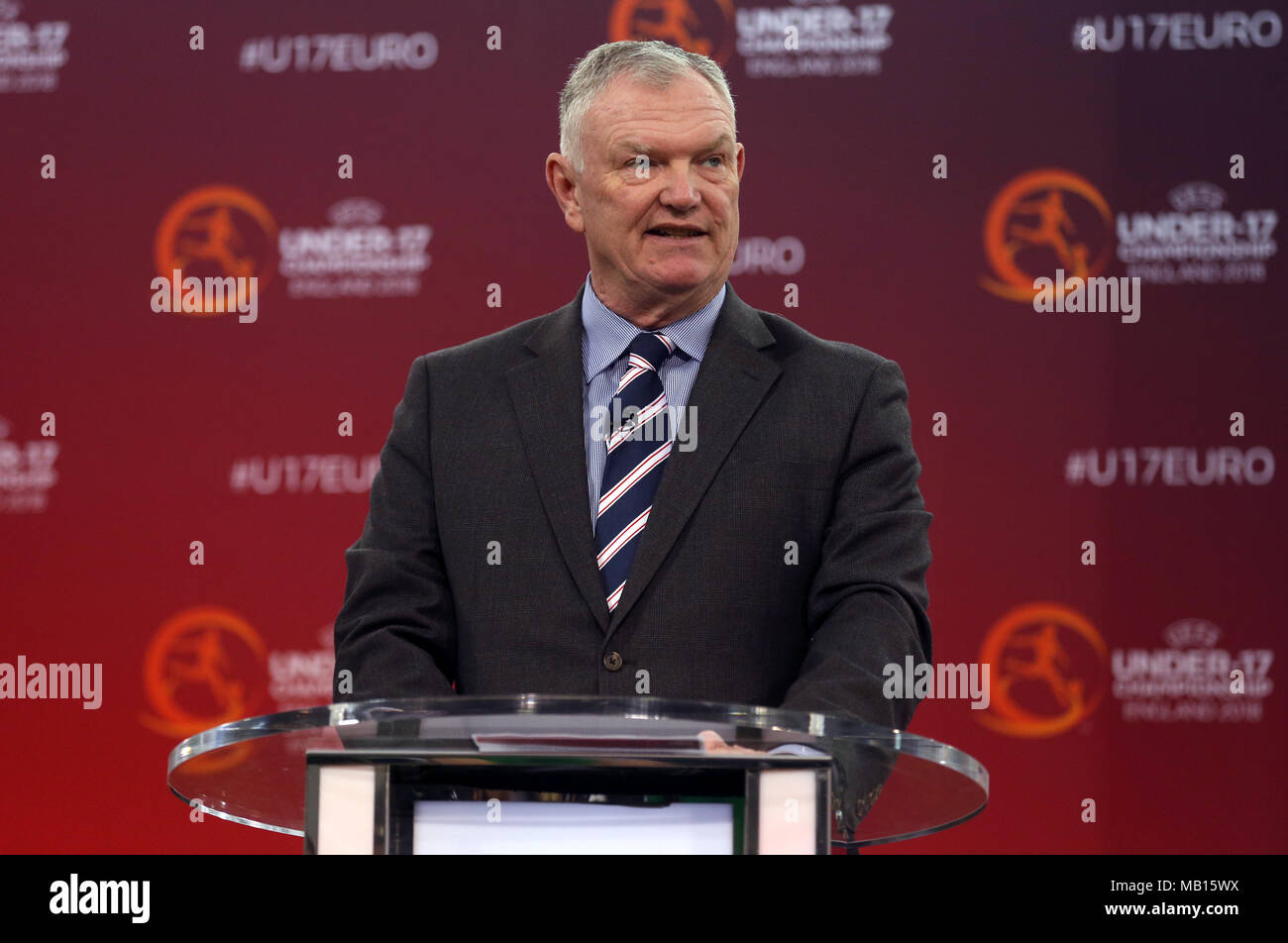 FA Presidente Greg Clarke durante il 2018 Campionato Europeo UEFA Under 17 disegnare al St George's Park, Burton. Foto Stock