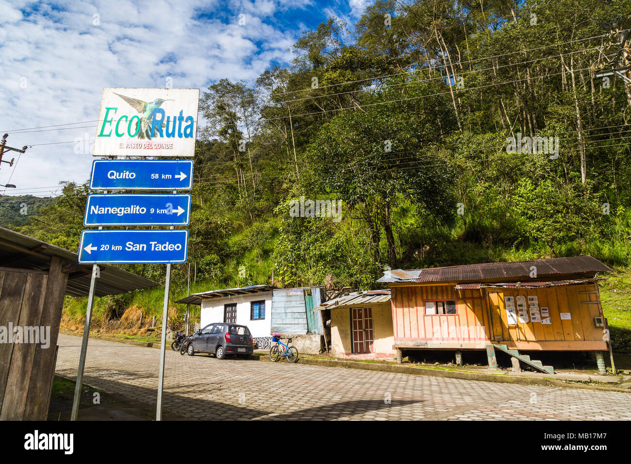Tandayapa, Ecuador, Ottobre 29, 2017: Villaggio in ecorruta 'Paseo del Quinde' all'interno del cloud forest, un santuario naturale a nord-ovest di uscire Foto Stock