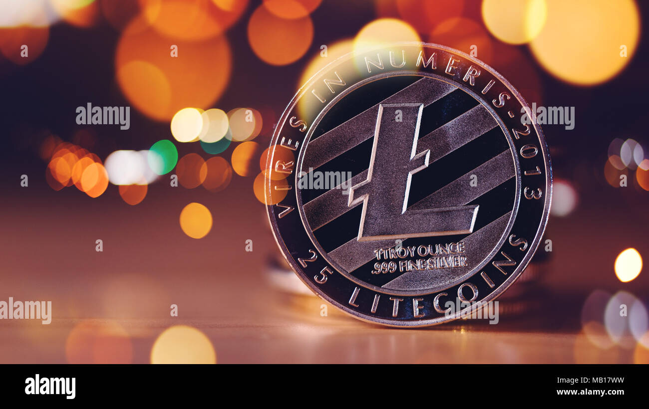 Litecoin cryptocurrency, tecnologia blockchain moneta decentralizzata coin, immagine concettuale con il fuoco selettivo Foto Stock