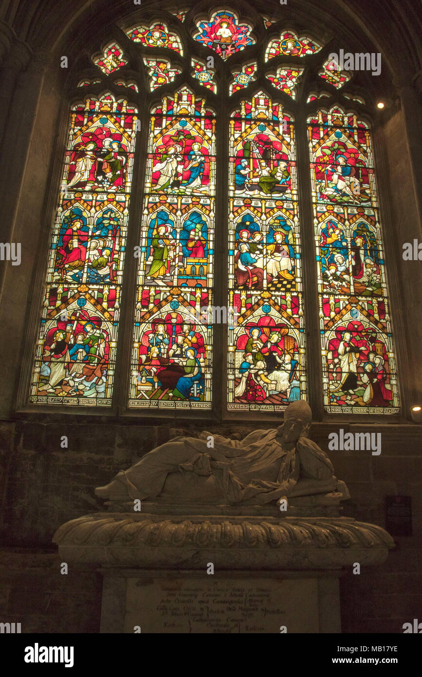 Finestra di vetro colorato nella Cattedrale di Ely cambridgeshire, England, Regno Unito, Europa Foto Stock