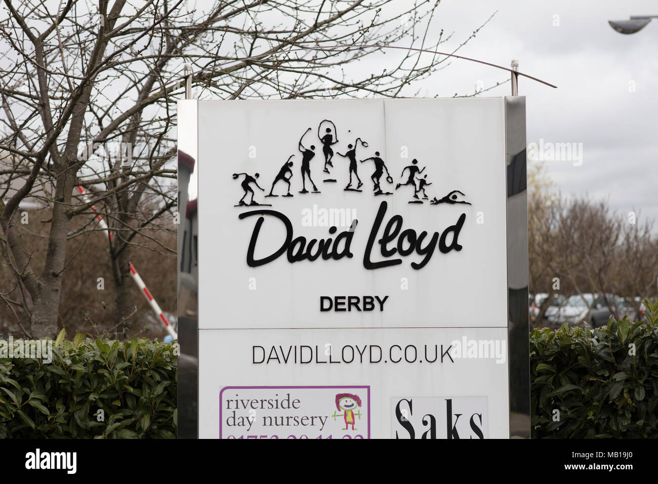 Segno di entrata e il logo al David Lloyd Leisure facility, Derby, Derbyshire, Regno Unito - 3 Aprile 2018 Foto Stock